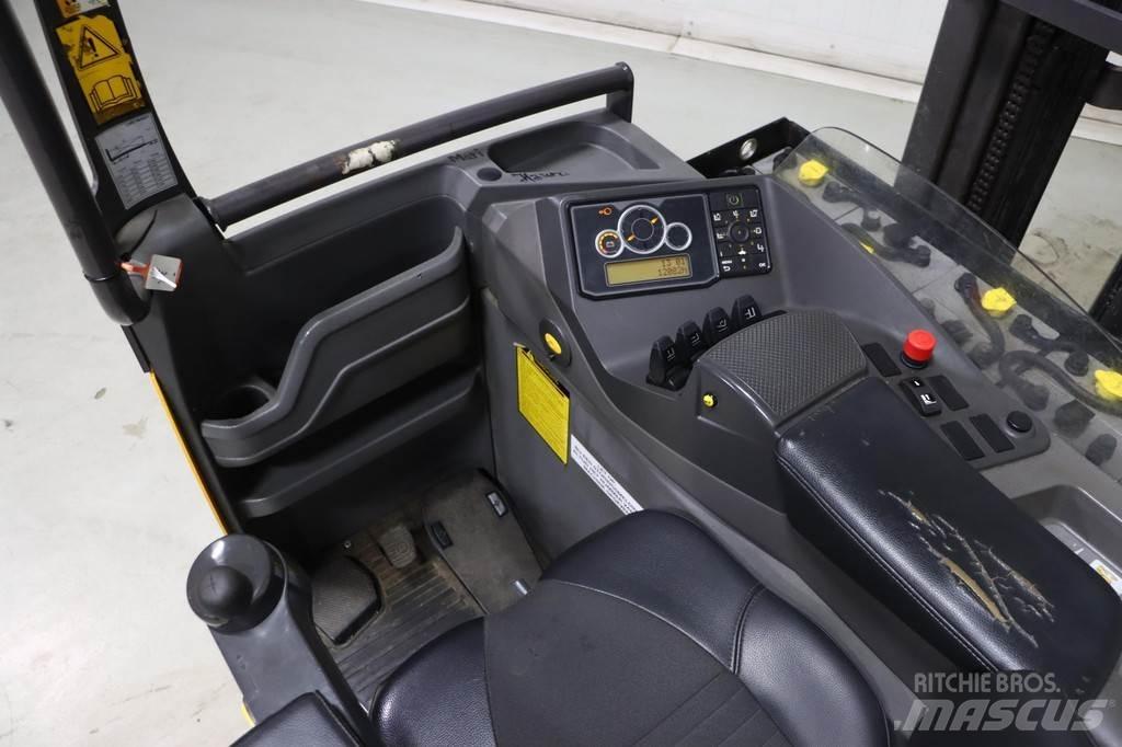 Atlet UMS200D Reachtruck voor hoog niveau