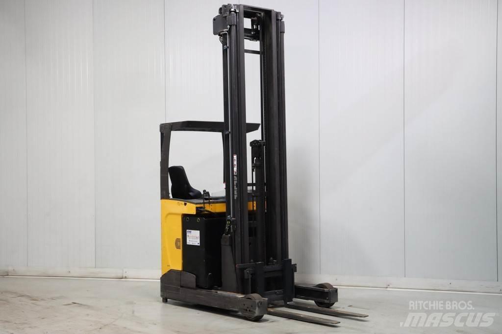 Atlet UMS200D Reachtruck voor hoog niveau