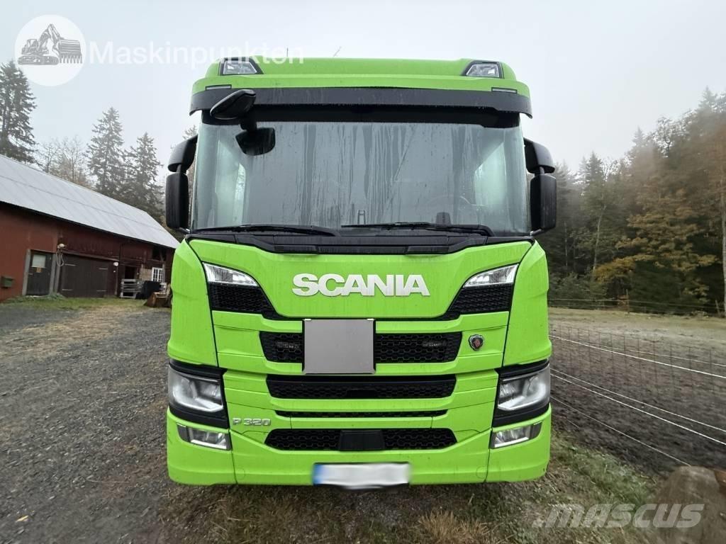 Scania P 320 Bakwagens met gesloten opbouw