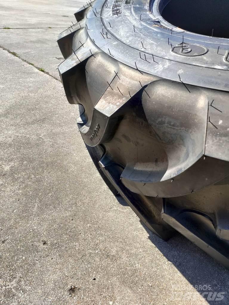 Firestone 460/70R24 Banden, wielen en velgen