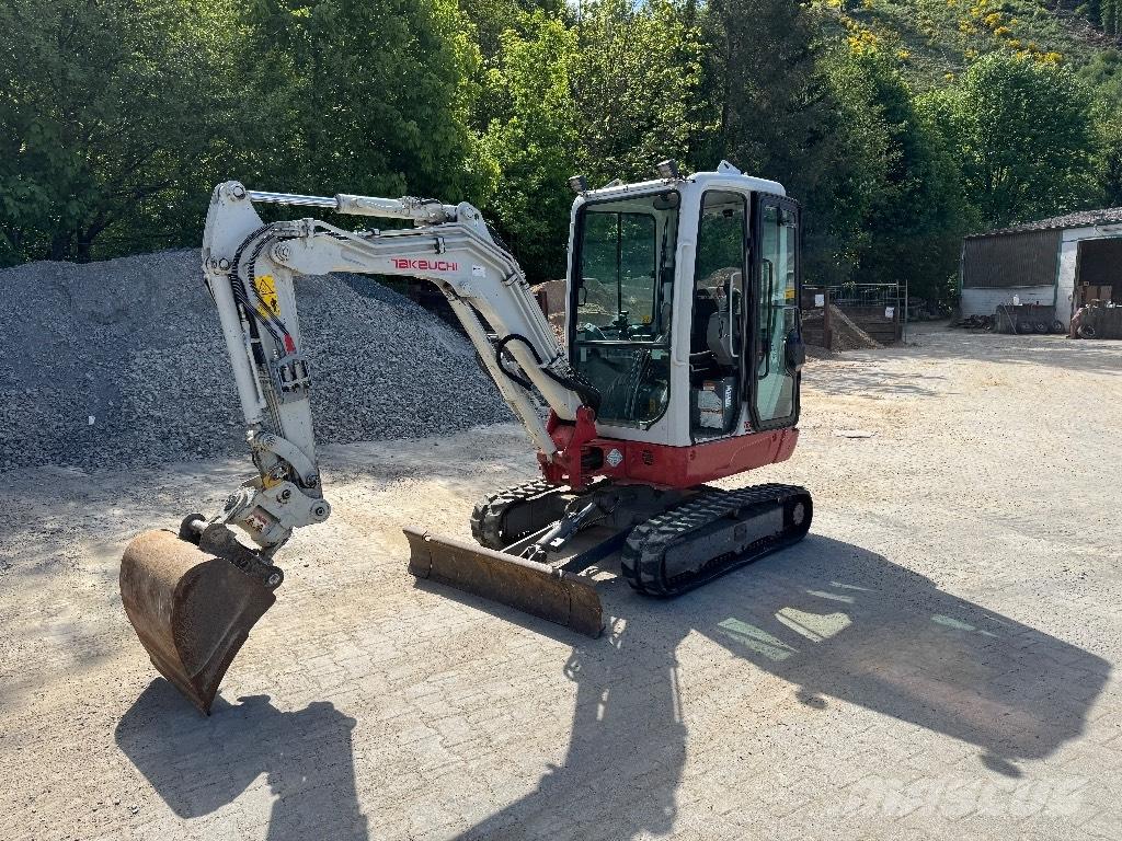Takeuchi TB 225 Minigraafmachines < 7t