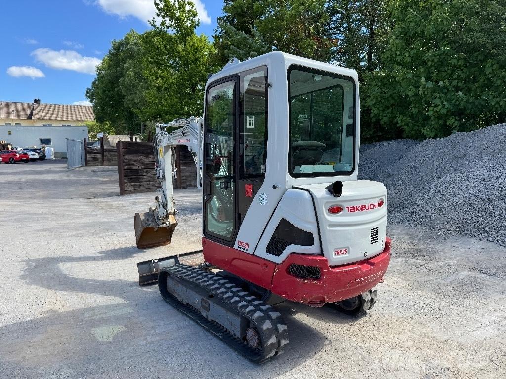 Takeuchi TB 225 Minigraafmachines < 7t