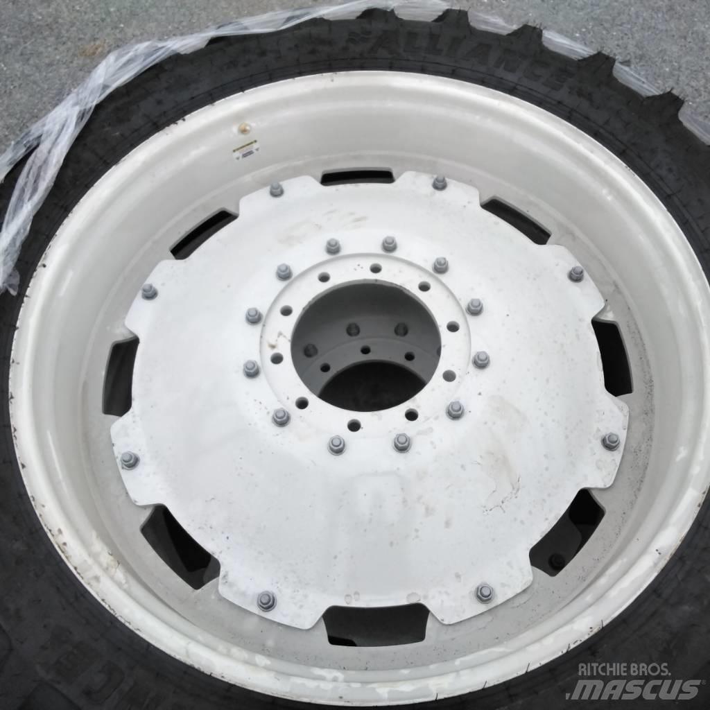 Alliance 300/95R46 Banden, wielen en velgen