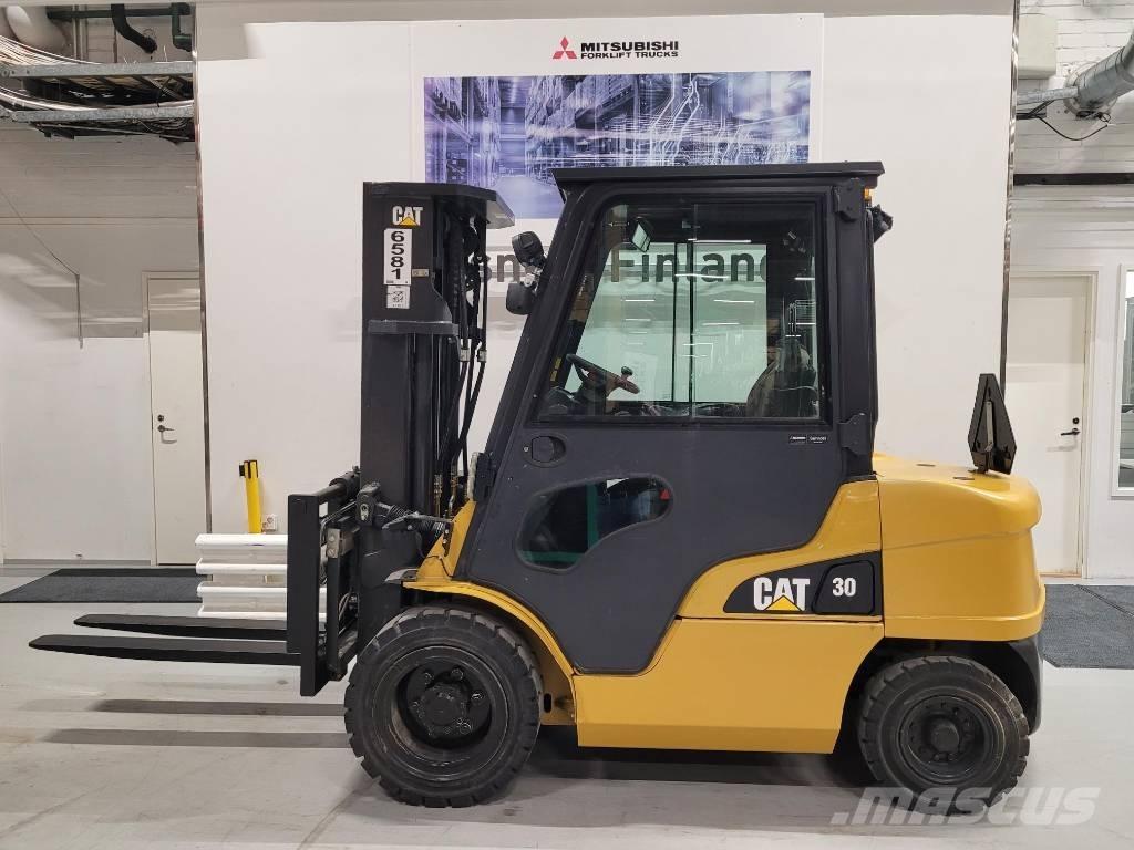 CAT DP 30 N Diesel heftrucks
