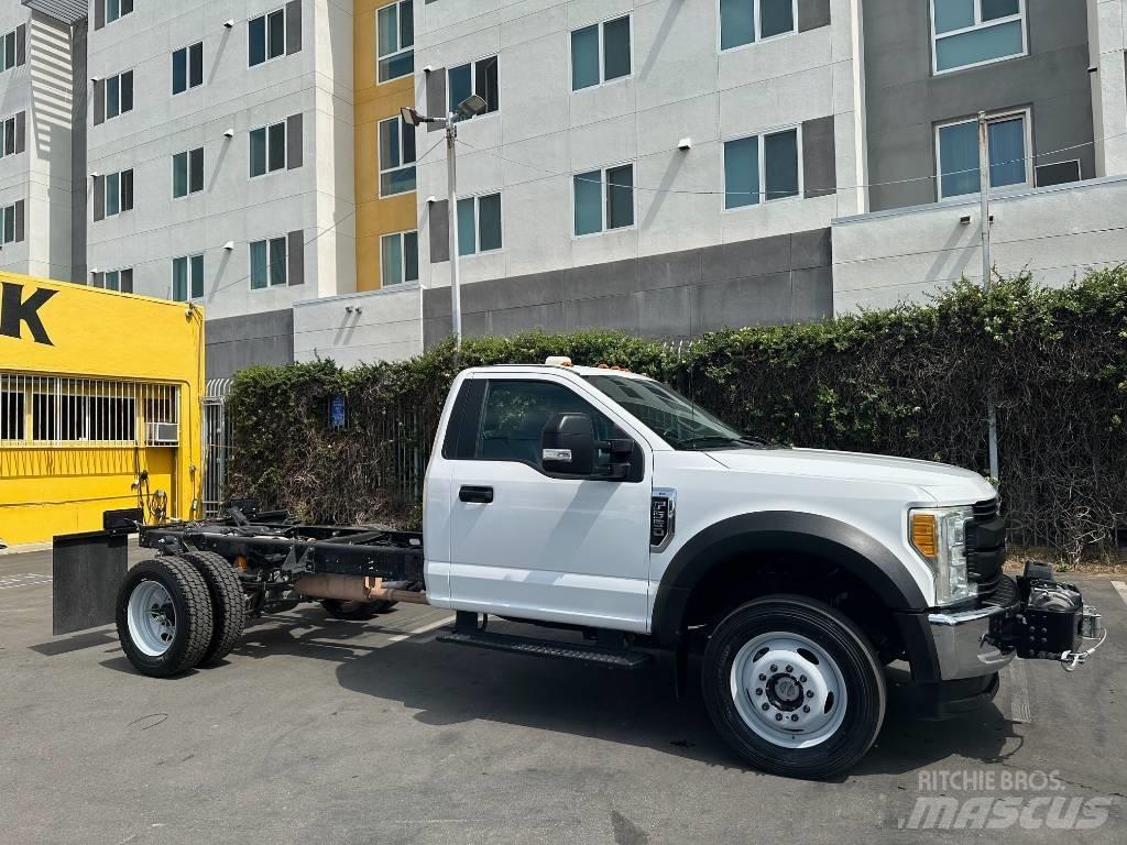 Ford F 550 Chassis met cabine