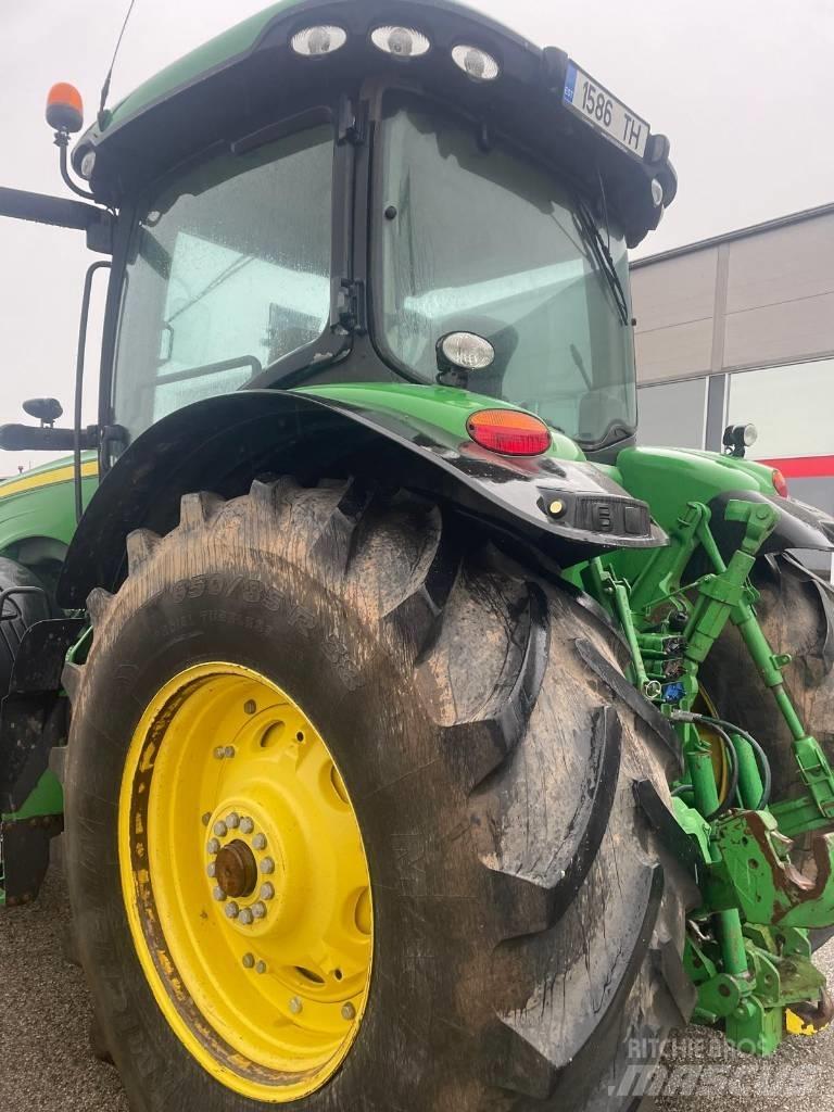 John Deere 8310 R Tractoren