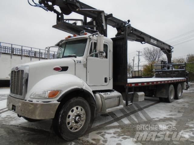 Peterbilt 340 Vlakke laadvloer met kraan