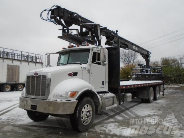 Peterbilt 340 Vlakke laadvloer met kraan