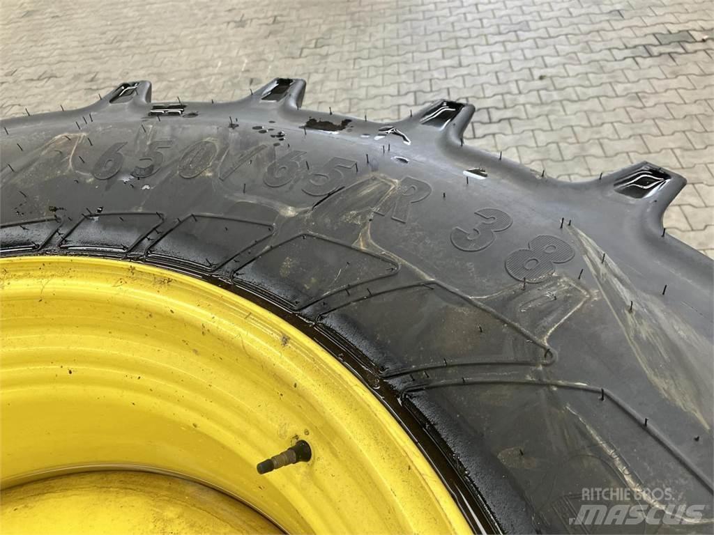 Mitas 650/65R38 Banden, wielen en velgen
