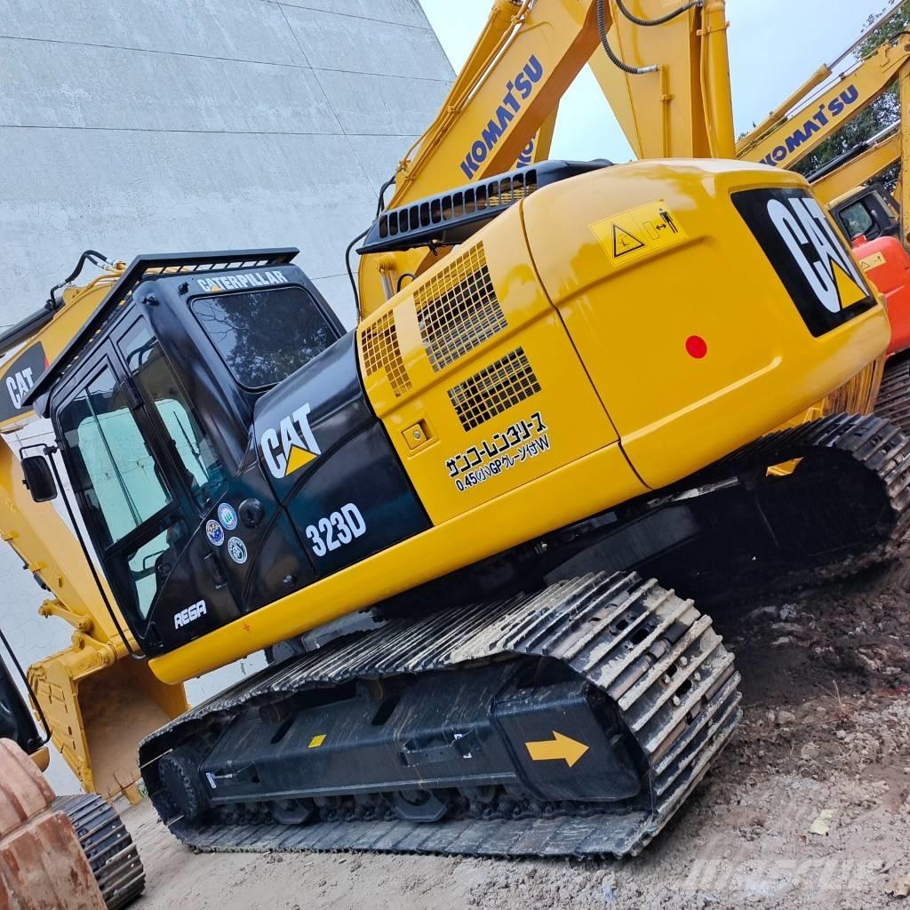 CAT 323 Rupsgraafmachines