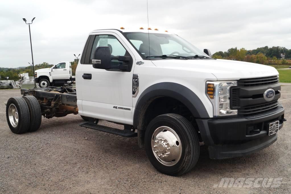 Ford F 550 XL SD Chassis met cabine