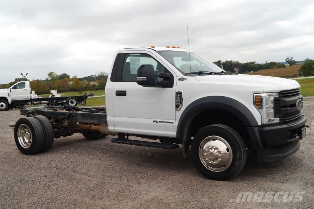 Ford F 550 XL SD Chassis met cabine