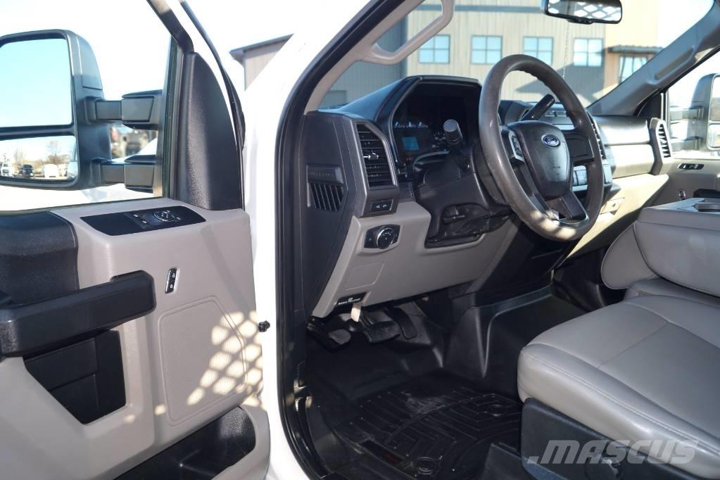Ford F 550 XL SD Chassis met cabine