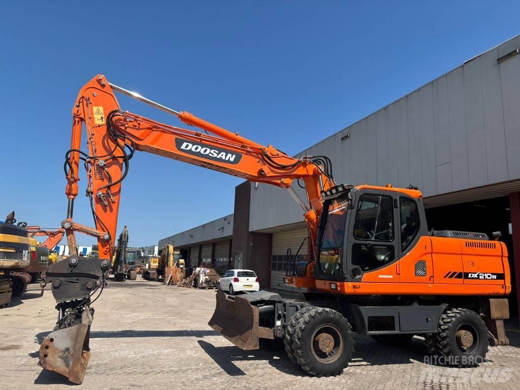 Doosan DX 210 W Wielgraafmachines
