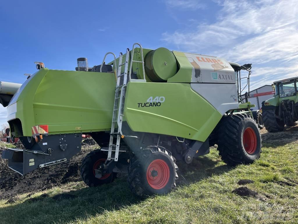 CLAAS Tucano 440 Maaidorsmachines