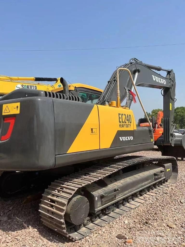 Volvo EC 240 Rupsgraafmachines
