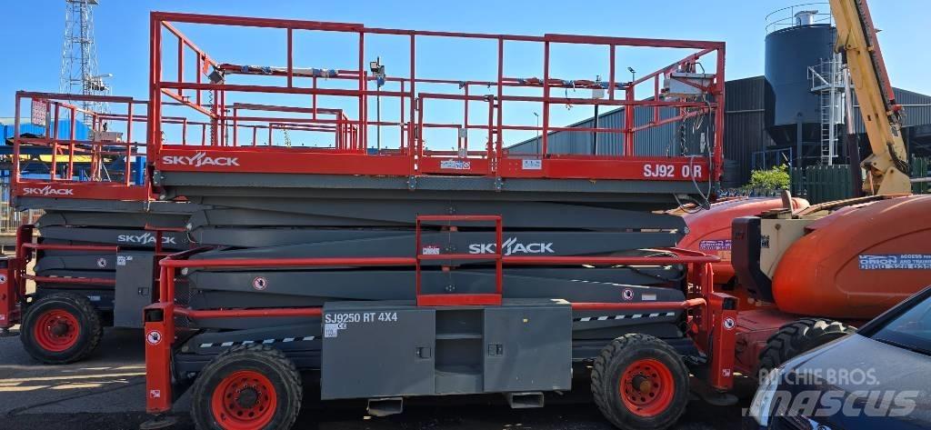 SkyJack SJ 9250 RT Schaarhoogwerkers