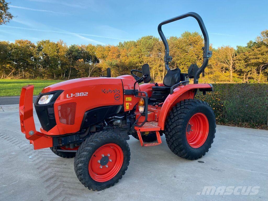 Kubota L1-382 Tractoren