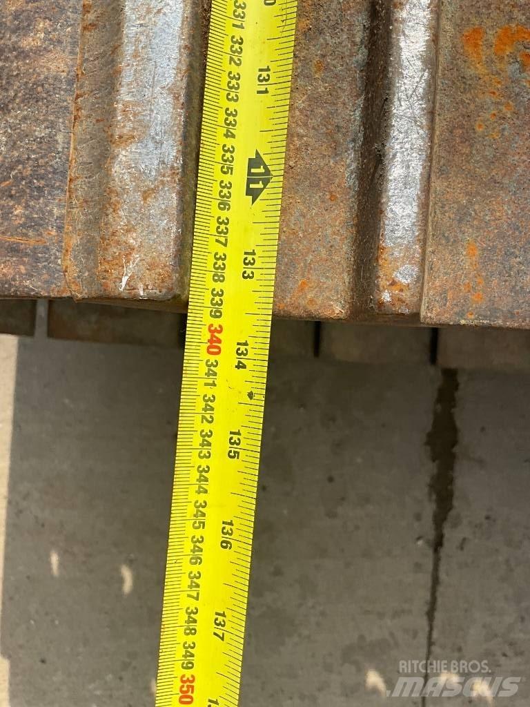 Hitachi ZX 250 LC-6 Rupsgraafmachines