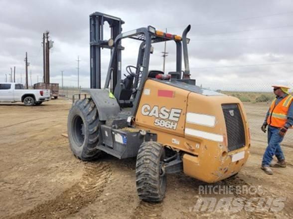 CASE 586H Vorkheftruck voor zwaar terrein