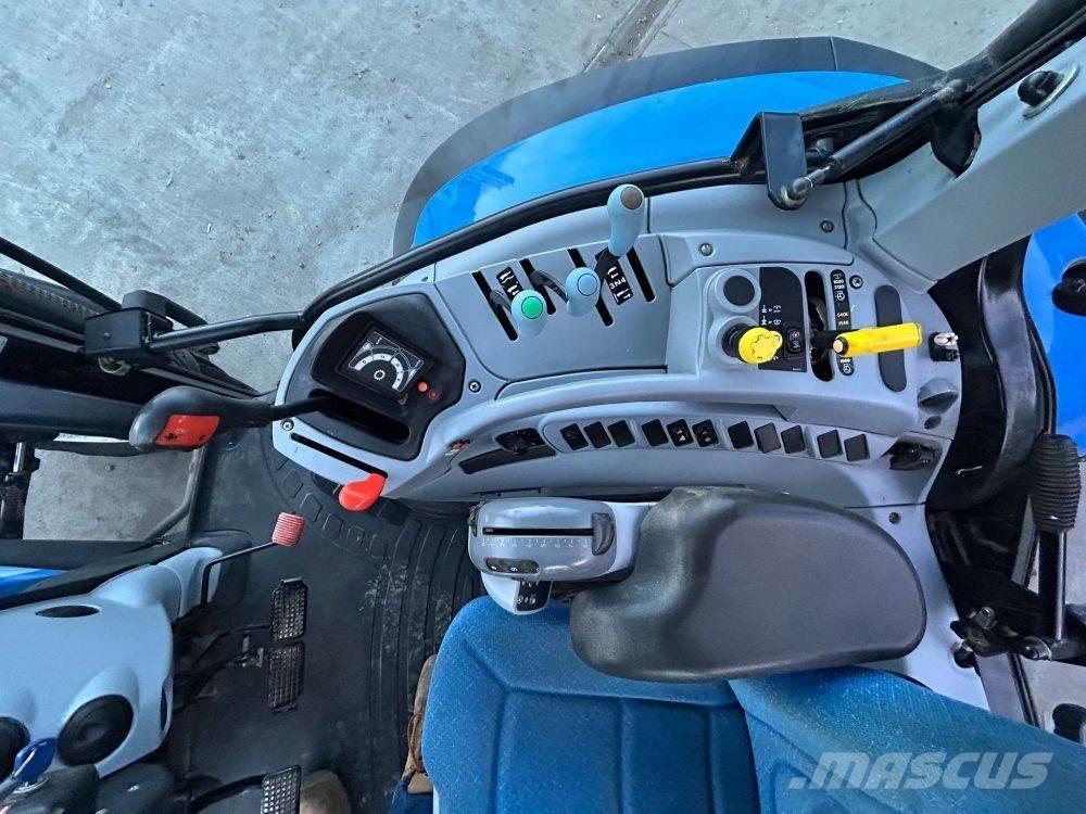 New Holland T 6030 Tractoren