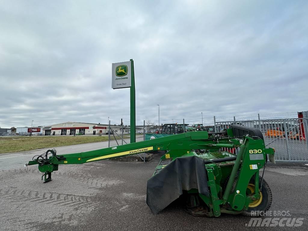 John Deere 830 Maaikneuzers