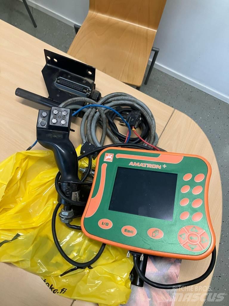 Amazone UX 3200 Getrokken spuitmachines