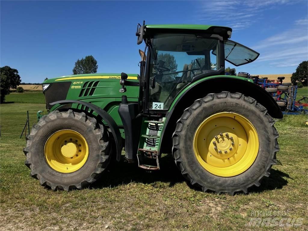 John Deere 6210R Tractoren