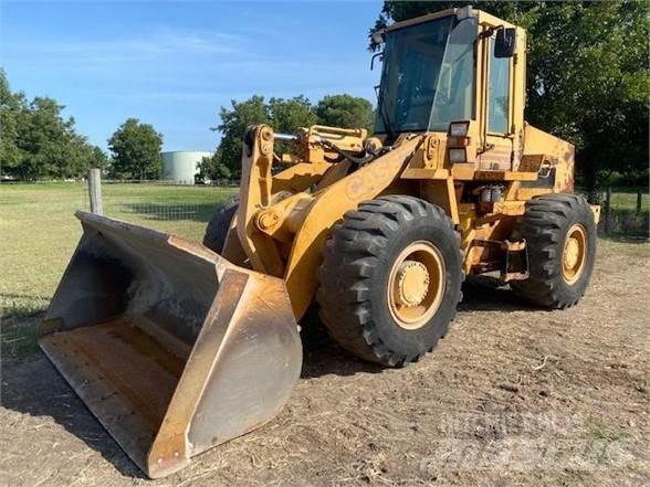 CASE 621B Wielladers