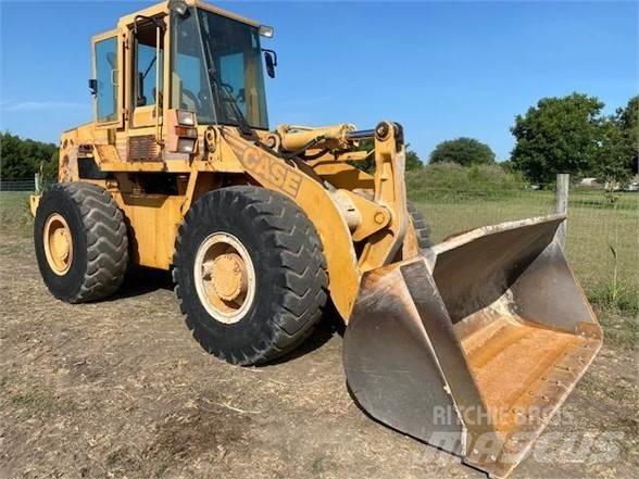 CASE 621B Wielladers