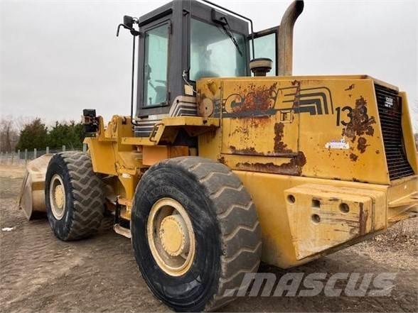 CASE 621B Wielladers