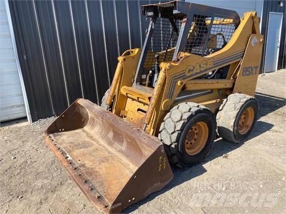 CASE 85XT Schrankladers