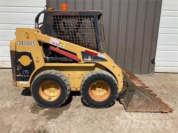 CAT 228 Schrankladers