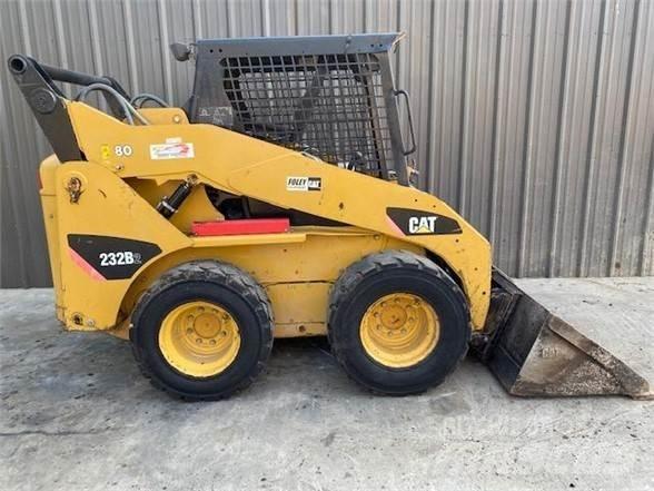CAT 232B2 Schrankladers