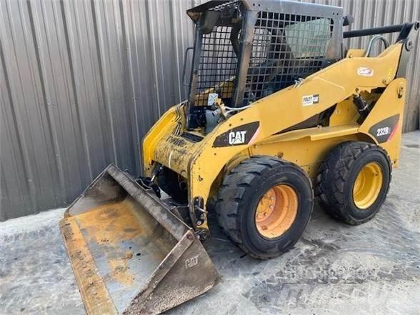 CAT 232B2 Schrankladers