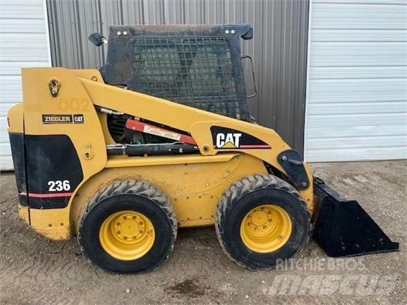 CAT 236 Schrankladers