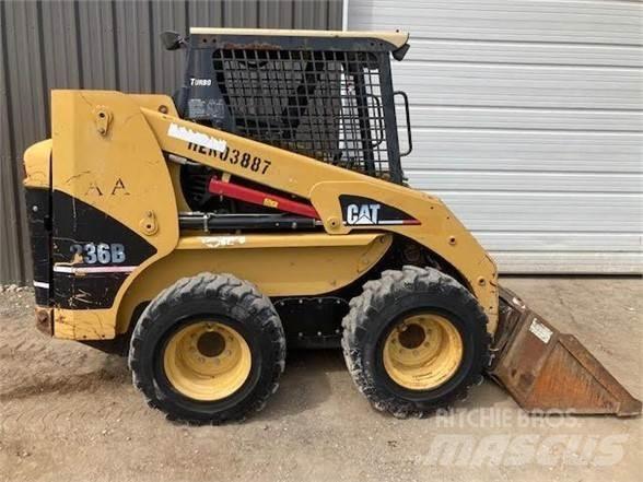 CAT 236B Schrankladers