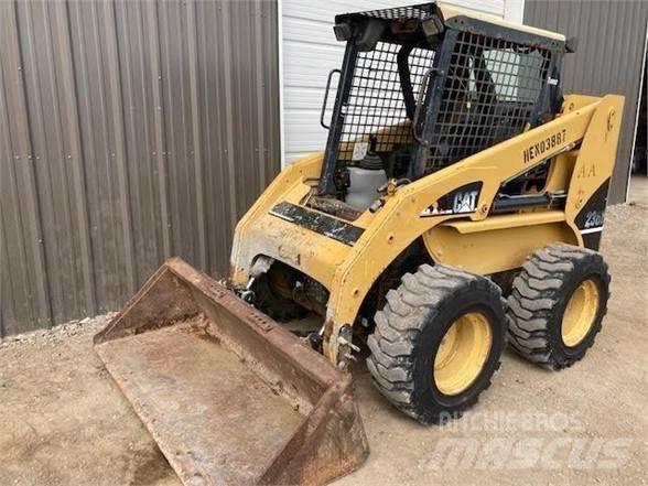 CAT 236B Schrankladers