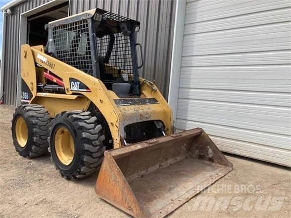 CAT 236B Schrankladers