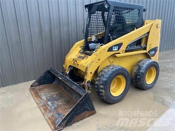 CAT 236B2 Schrankladers
