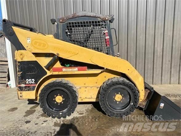 CAT 252 Schrankladers