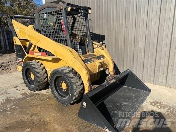 CAT 252 Schrankladers