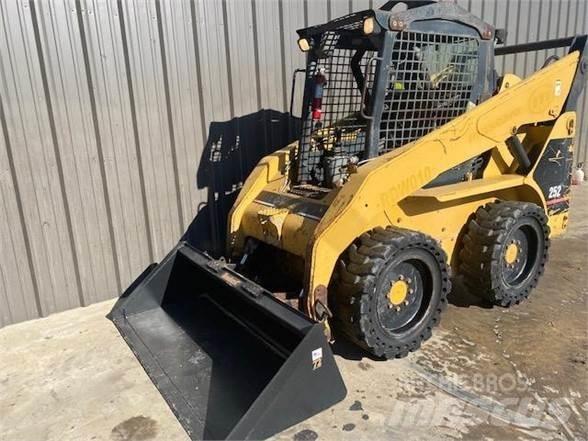 CAT 252 Schrankladers