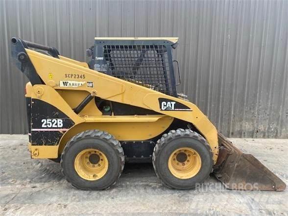 CAT 252B Schrankladers