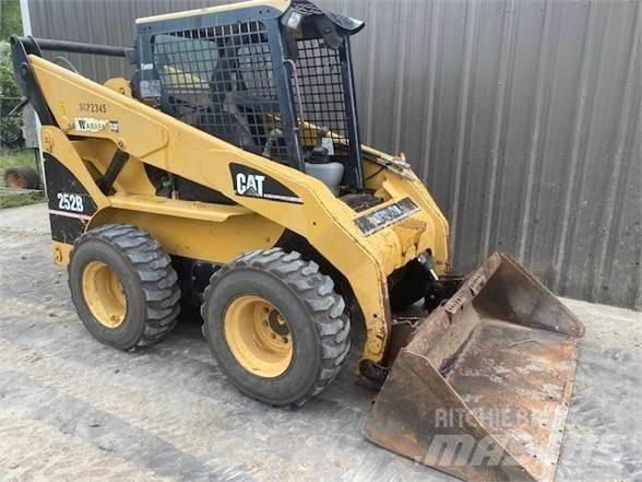 CAT 252B Schrankladers