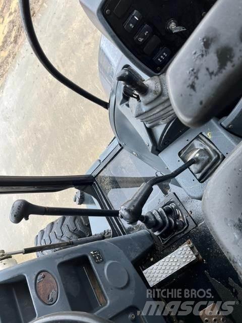 Terex TLB840R Graaf-laadcombinaties