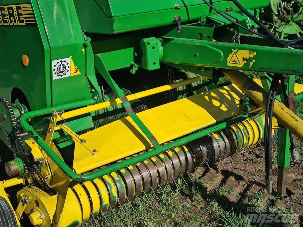 John Deere 590 Ronde-balenpersen