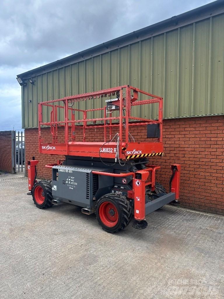 SkyJack SJ 6832 RT Schaarhoogwerkers