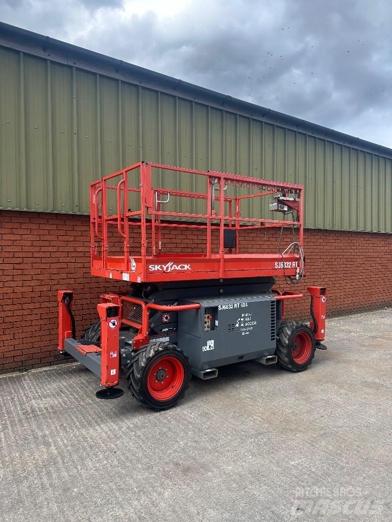 SkyJack SJ 6832 RT Schaarhoogwerkers
