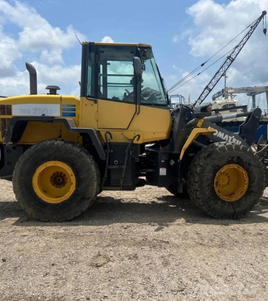 Komatsu WA 250 PZ-6 Wielladers